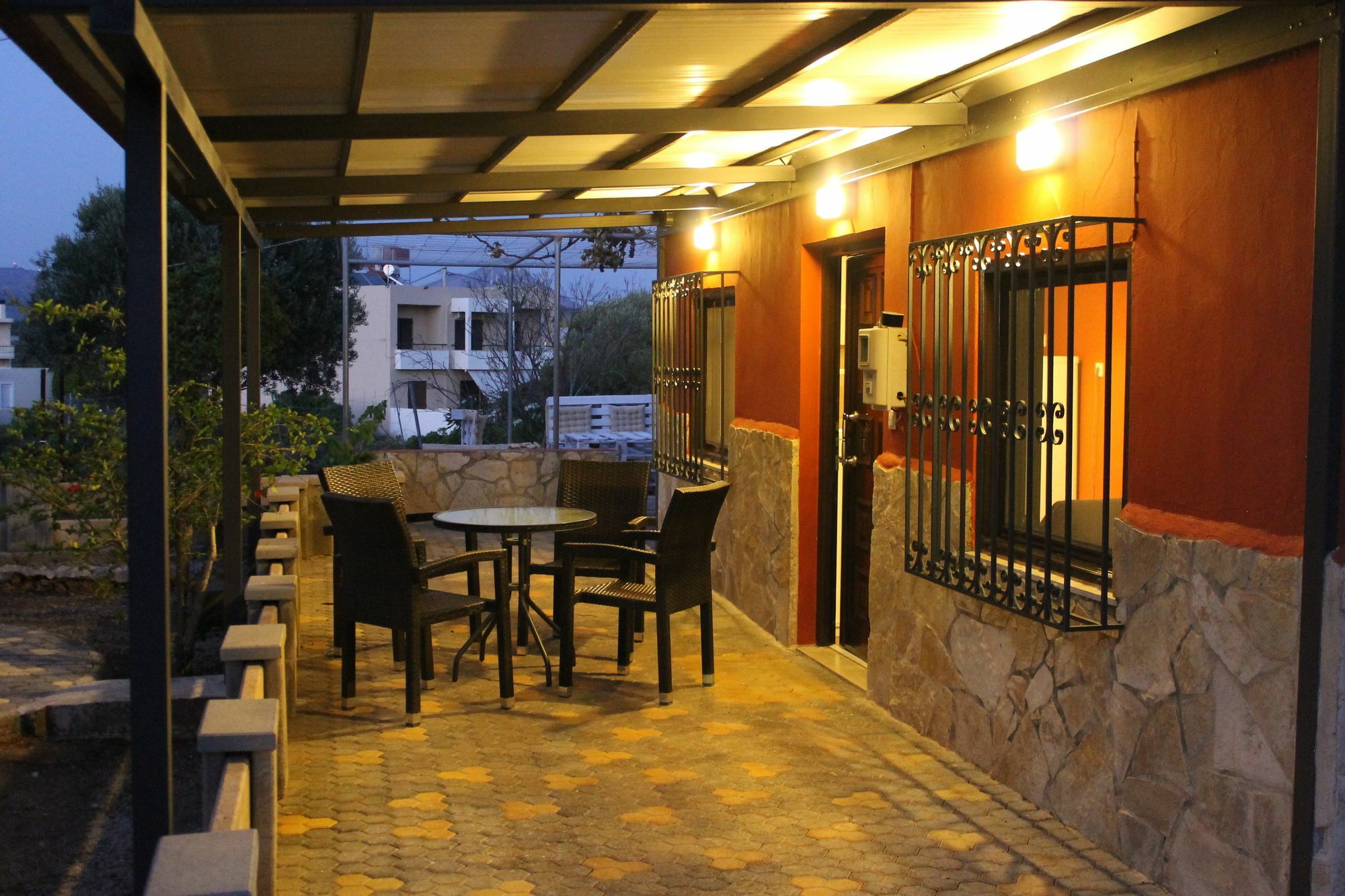 Katy'S Place Kalathas Bagian luar foto