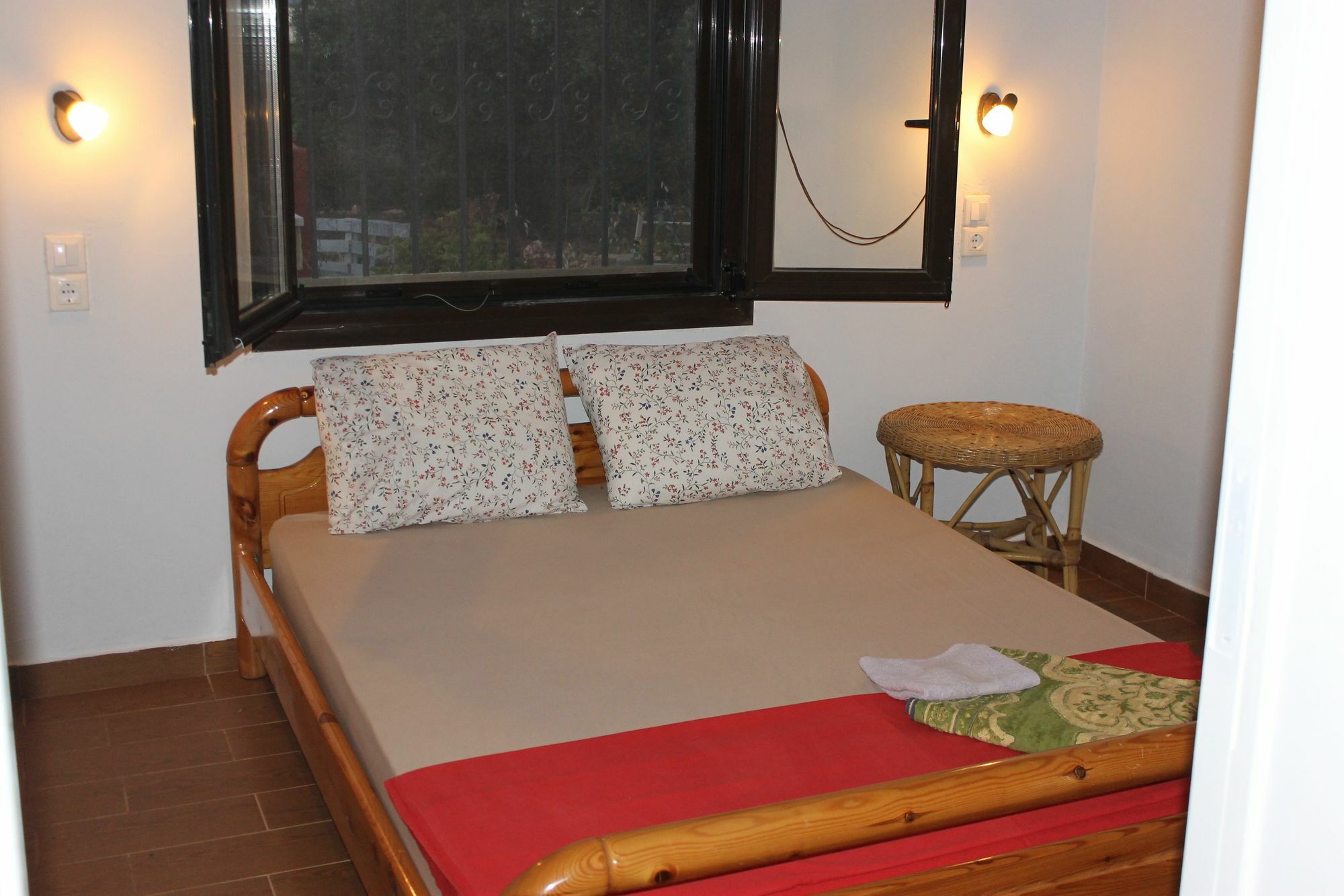 Katy'S Place Kalathas Bagian luar foto